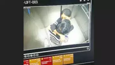 Desi lover romance in lift