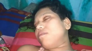 Desi village bhabi fucking with husband friend when husband not in home video-3