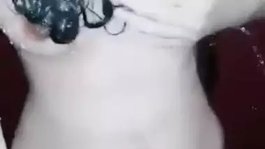 Beautiful Sexy Paki Girl Bathing