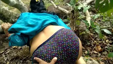 Man pulls Desi's pants down to fuck from behind in outdoor XXX video