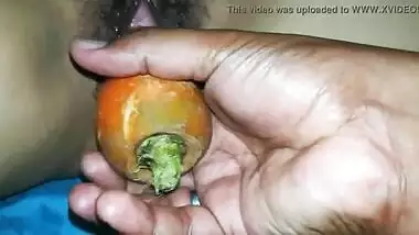 Husband opens his wife’s desi pussy with a carrot