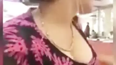 Desi Bhabhi Cleavage