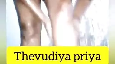 Sexy Tamil Girl Bathing Vdo Leak