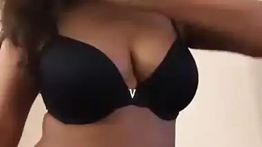 Sexy Punjabi Girl Shows Boobs