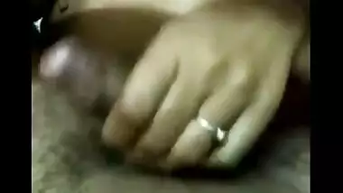 Indian slim house wife’s hot handjob session