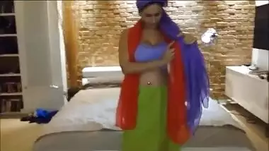 busty aunty removing saree