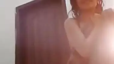 Desi slut Farri showing all for fun