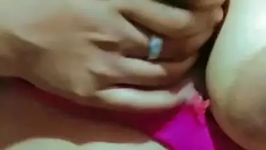 Desi big boobs exposing and playing viral MMS