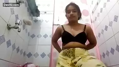 Desi girl bathroom show