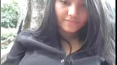 Chennai Bold girl showing breasts and butts in park outdoor mms