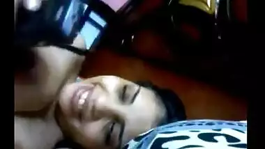 Tamil xvideos of horny bhabhi playing with her body while having sex chat