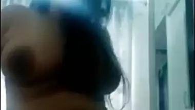 Cute Desi babe nude selfie