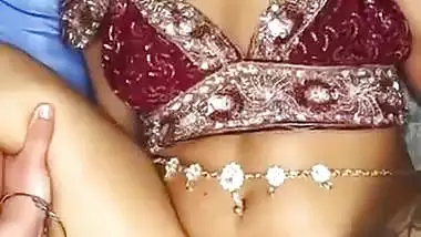 A sexy Tamil girl gets fuck by a foreign guy in NRI porn