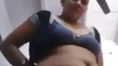 MATURE DESI AUNTY GETTING OFF ALL THE CLOTHES