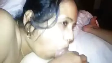 Desi maid sucking her boss’ dick while fingering