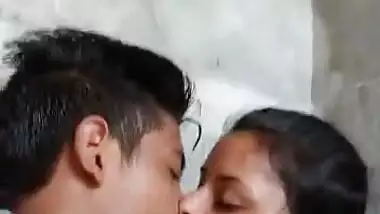 desi teen couple hot kiss