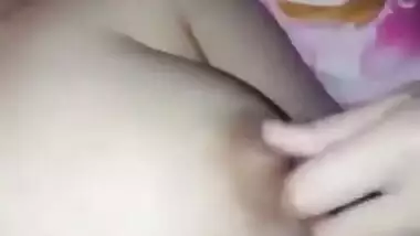 PAKI BABE CUTE BOOBS NIPPLE PLAY