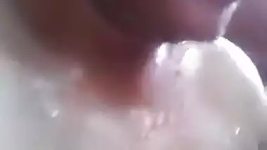 Desi fatty bhabi nude bath