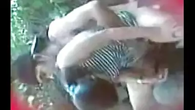 Indian outdoor sex scandal clip of local student with lover in garden