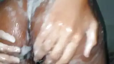 sri lankan skinny girl bathing and showing her sexy ass while ribbing clit නාන ගමන් ලීක් වෙලා