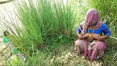 Kerala village aunty naked show on XXX selfie cam outdoors, Desi MMS sex