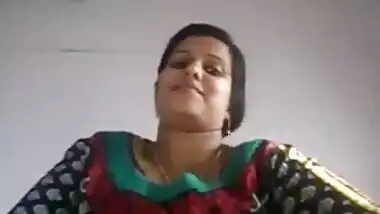 Indian Woman Shows Tits