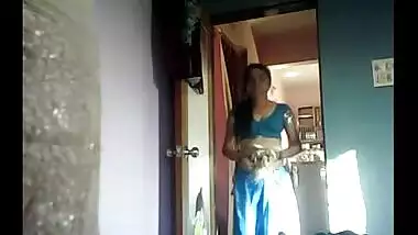 Indian shameless bhabhi changing pad on cam