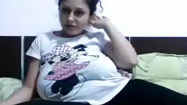 Beautiful Aunty Showing Huge Boobs.