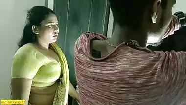 TV mechanic bangs a boudi in the Bangla sex video