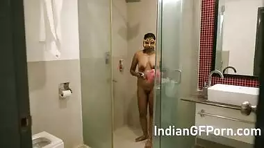 Pados Ki Bhabhi Ka Nanga Ashnaan - Sexy Next Door Desi Bhabhi Filmed Taking Shower