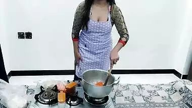 Pakistani Village Wife Fucked In Kitchen While She Is Cooking With Clear Hindi Audio