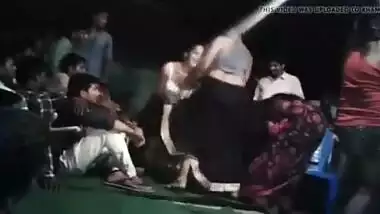 Indian girls group showing boobs and pussy on stage