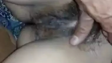 Man comes to sleeping Desi wife to touch her hairy XXX pussy in sex video