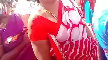 Madurai tamil hot saree view of sexy college girl in public