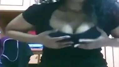 Horny Anakapalle college girl Indian masturbation mms