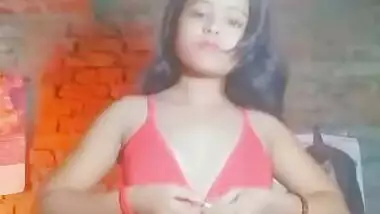 Sexy Girl Shows her Boobs and Pussy