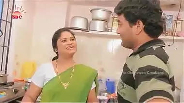 Mallu bbw aunty romances hubby’s friend in kitchen