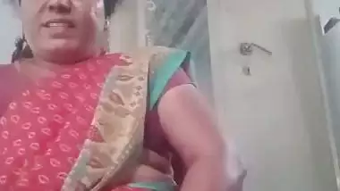 Mature Tamil sex aunty spreading pussy in mood