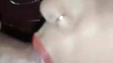 MMS footage of Desi babe who likes XXX sized dick fucking her mouth