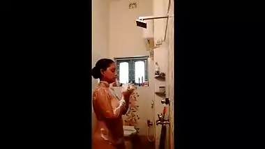 Pretty Desi woman carefully washes XXX assets in shower sex video