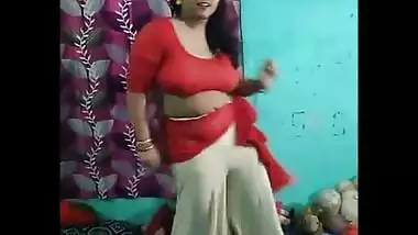 bubbly mumbai housewife bhabhi roshni jha hot navel show.