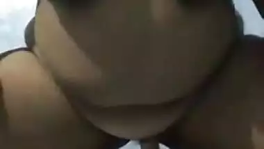 Desi m0m playing hard with a dildo 