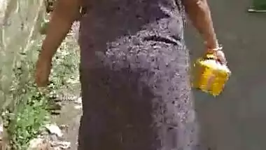 Maharashtrian bhabhi filmed wearing no underwear