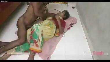 Desi village bhabi fucking with old father in lw