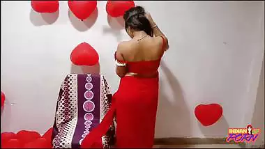 Indian Babe On Valentine Day Seducing Her Lover With Her Hot Big Boobs