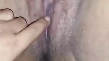 Indian Stepmom Masturbating With Son. Maa Apne Bete Ke Sath Chut Me Ungli Karti Hui