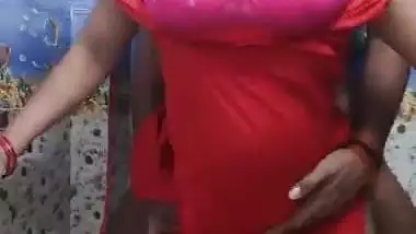 Salwar suit me mausi ji ko chod diya. Indian Desi bf video.