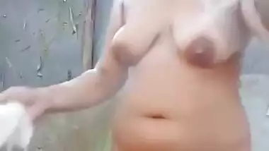 Desi Girl Out Door Bathing Video Record By Lover