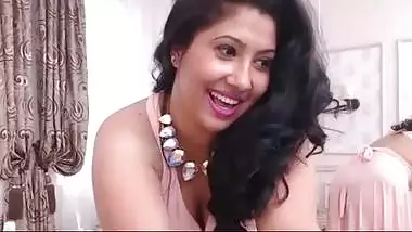 Gorgeous Punjabi bhabhi exposed her asset