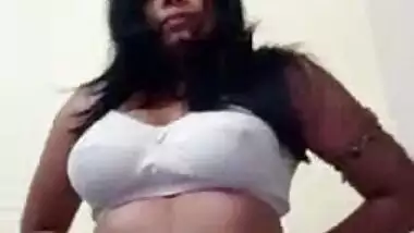 Desi girl hot boob show video for FSI viewers